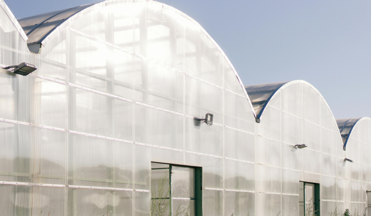 Trilhos ferroviários usados para construção de estufas